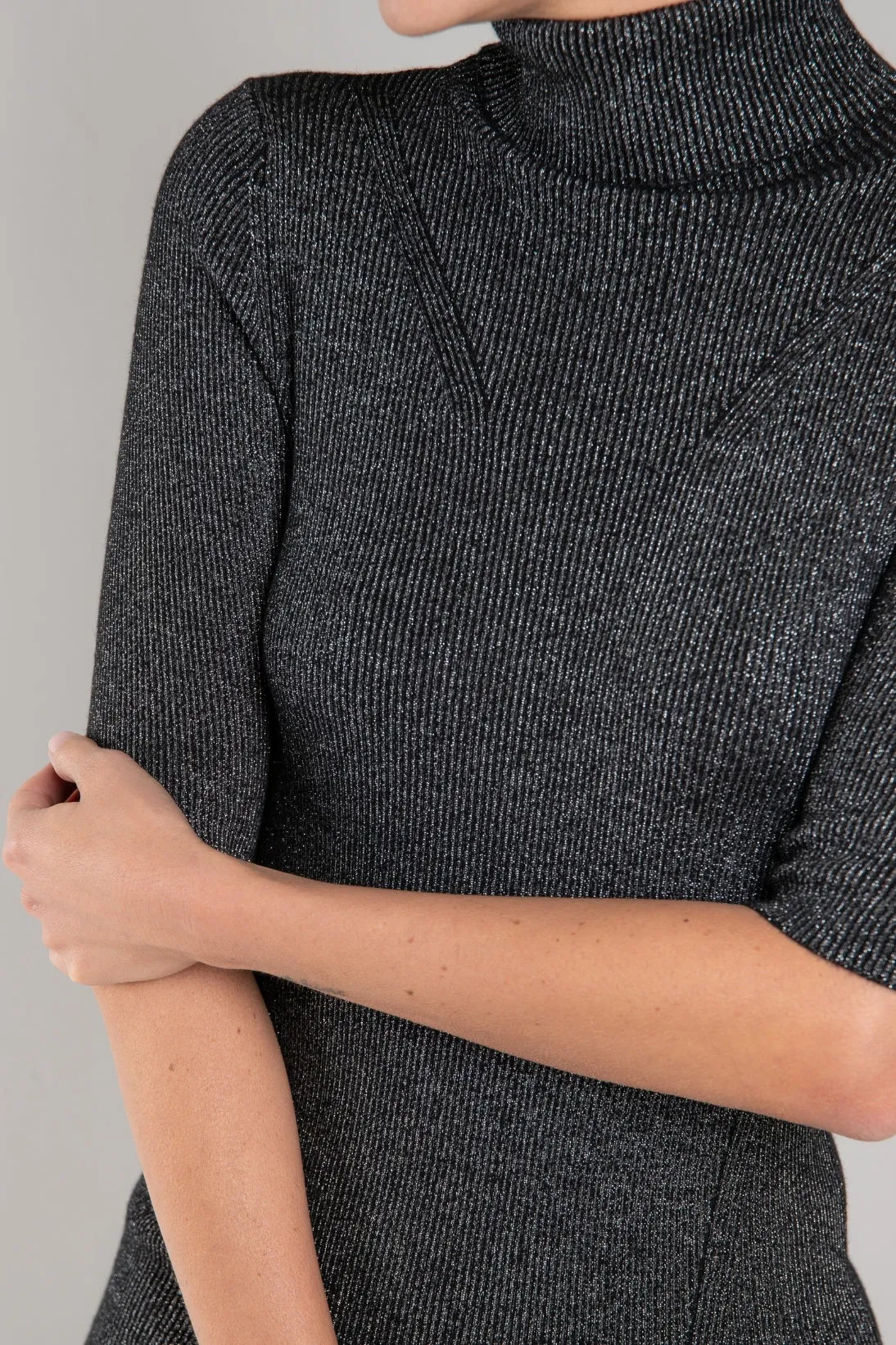 SPARKLE SHORT SLEEVE TURTLENECK